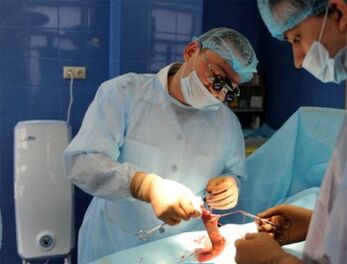 Χειρουργική επέμβαση μεγέθυνσης πέους που γίνεται από χειρουργό